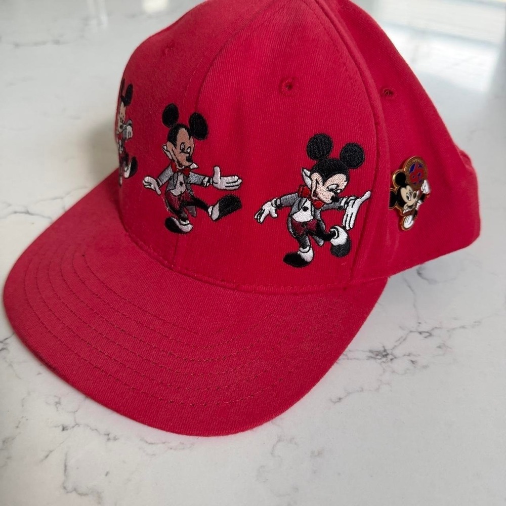 Disneyana Convention 1995 Mickey Mouse Red Hat  Disney‎ Family Reunion Rare pin